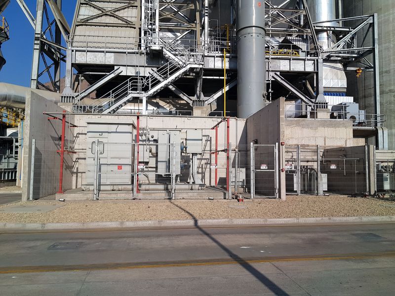 Subestación unitaria en planta industrial